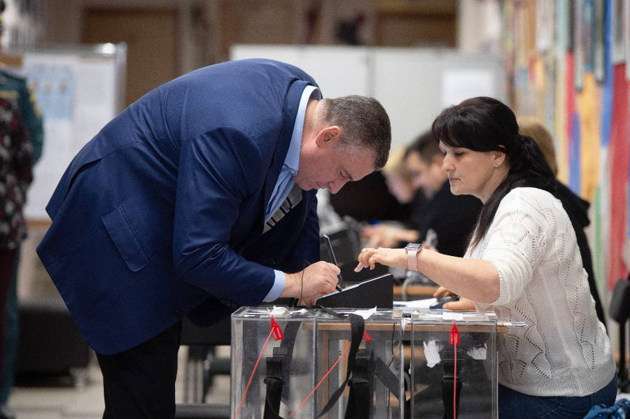 Лидер ЛДПР Леонид Слуцкий проголосовал на выборах мэра Москвы. Фото © Предоставлено LIFE