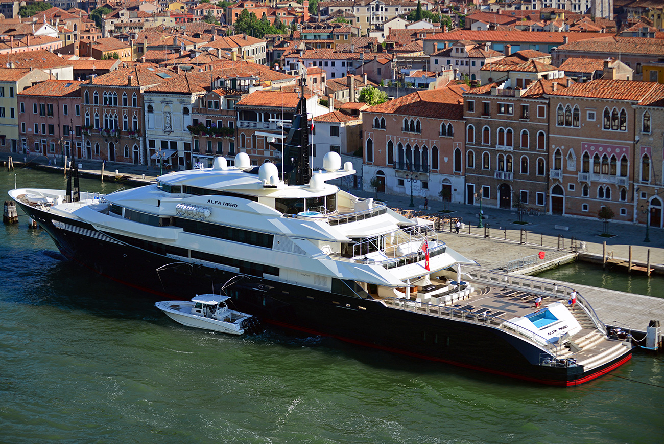 Alfa Nero входит в топ-100 самых дорогих яхт мира. Фото © Getty Images / VWPICS / Nano Calvo / Universal Images Group