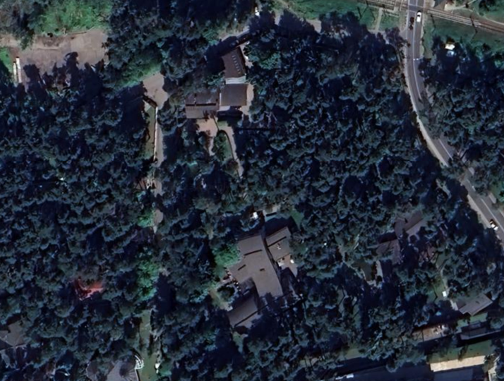 Вид на поместье Андрея Гурьева. Фото © Google Earth 