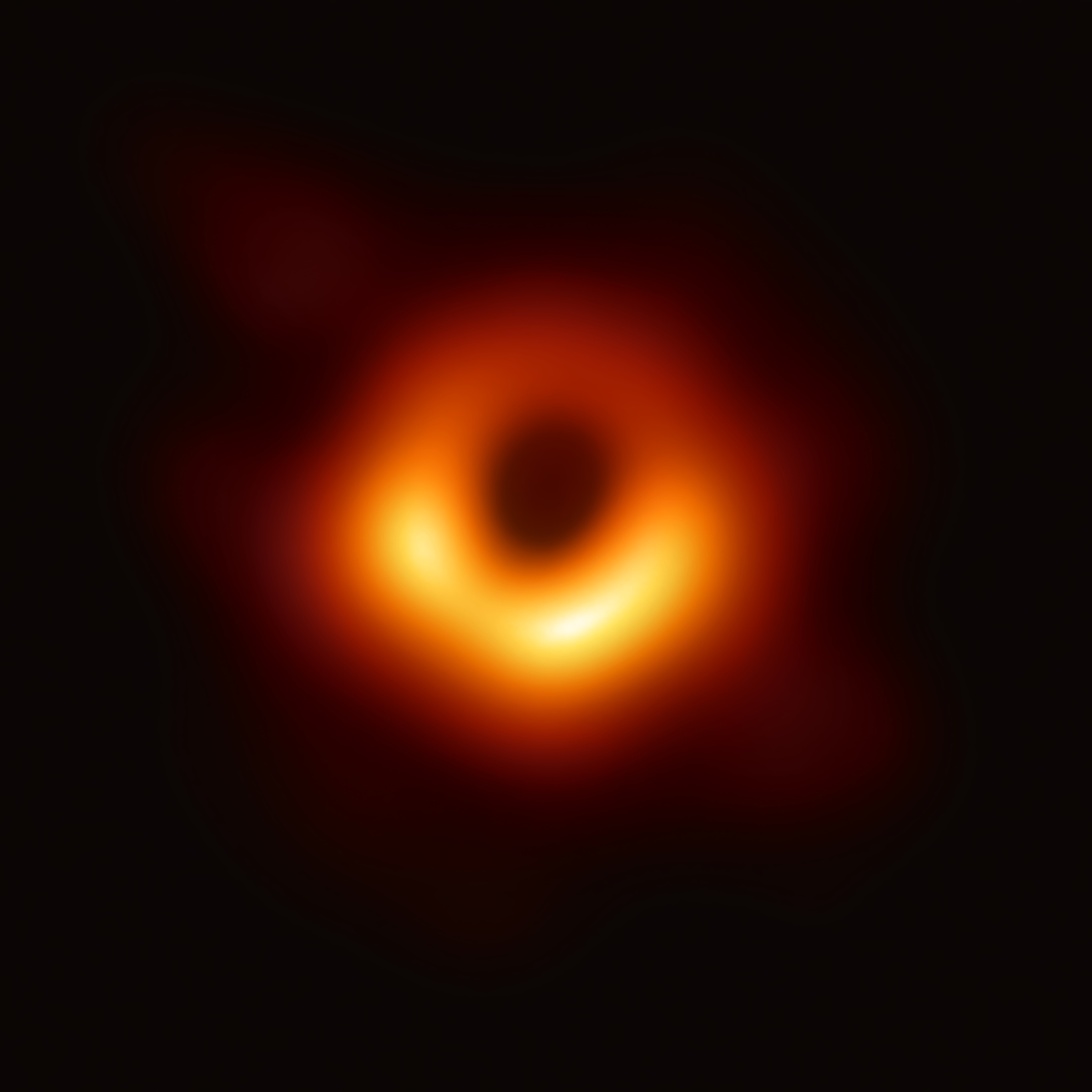 Первая в истории фотография чёрной дыры (это сверхмассивная чёрная дыра в центре галактики М87). Фото © Wikipedia / телескоп горизонта событий