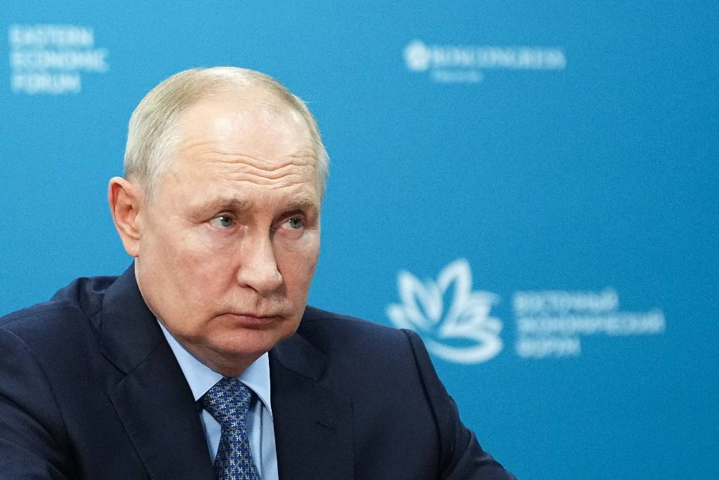 Путин: Доходы россиян растут, но остаются скромными