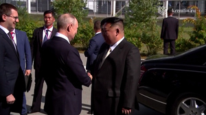 Путину и Ким Чен Ыну проводят экскурсию по объектам космодрома Восточный