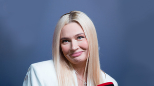 До безумия трогательная сцена: Наталья Рудова исполнила мечту детства и подарила маме квартиру