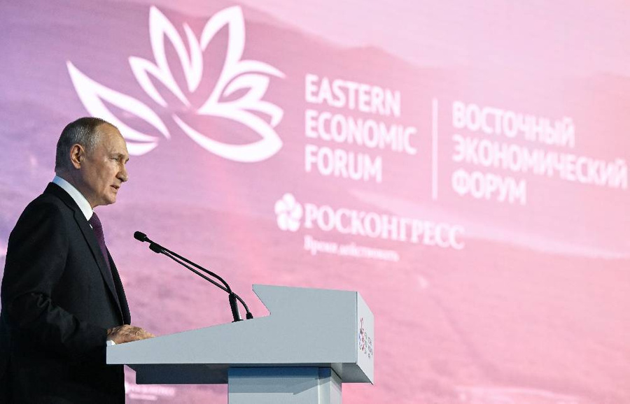 Президент РФ Владимир Путин на Восточном экономическом форуме. Фото © ТАСС / Павел Бедняков