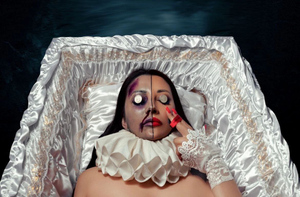 Визажист для мёртвых — об уникальной профессии: Я сшиваю черепа и крашу ногти трупам