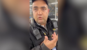 "Украинская патриотка" зашлась в истерике, когда ей в магазине посоветовали снять кастрюлю с головы