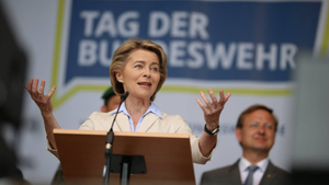 Фон дер Ляйен назвали американским пуделем и обвинили в разрушении ЕС