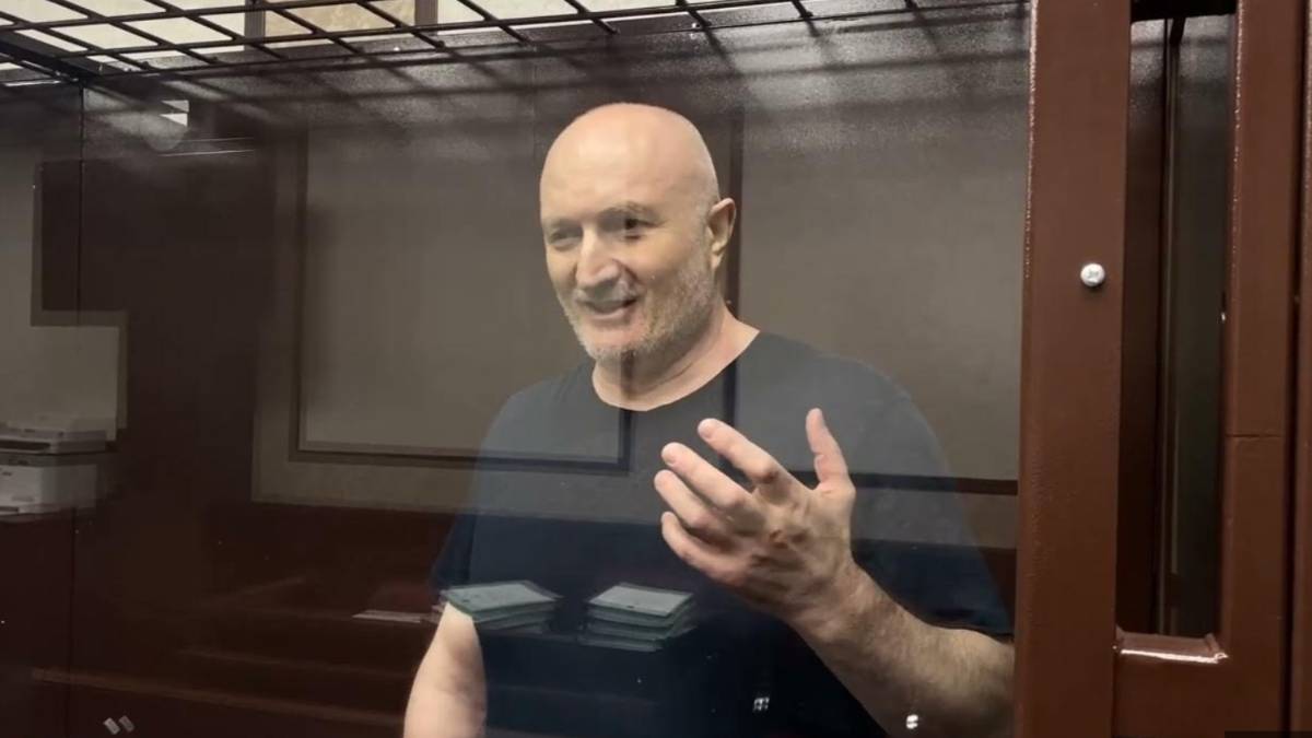 Главный киллер России Джако попрощался с детьми в суде и заслушал пожизненный приговор