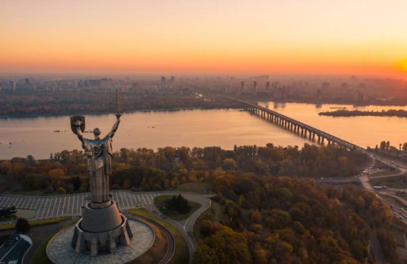 Украину сравнили с перчаткой, которую натягивают США