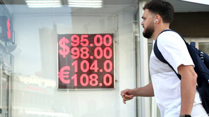 Аналитик рассказал, через сколько месяцев рост ключевой ставки скажется на курсе рубля