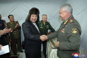 Посол России рассказал, как подбирали шапку-ушанку для Ким Чен Ына