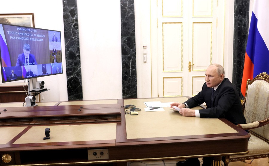 <p>Совещание Путина по проекту федерального бюджета на 2024–2026 годы. Фото © Kremlin</p>