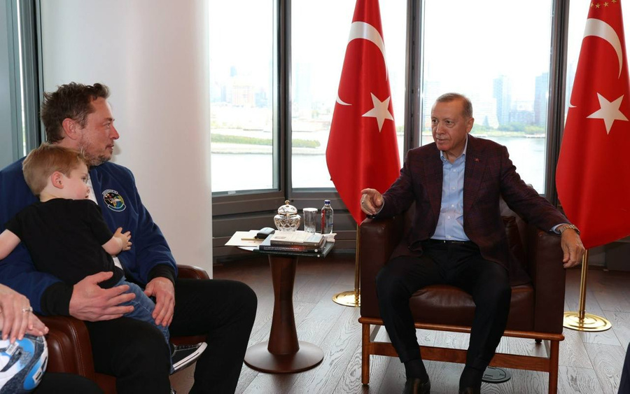 <p>Предприниматель Илон Маск с сыном и турецкий лидер Реджеп Тайип Эрдоган. Обложка © X / <a href="https://twitter.com/_sabanozel/status/1703586012243399116" target="_blank" rel="noopener noreferrer">Şaban ÖZEL</a></p>