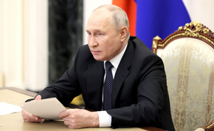 Путин поручил кабмину и ЦБ принять меры по укреплению рубля