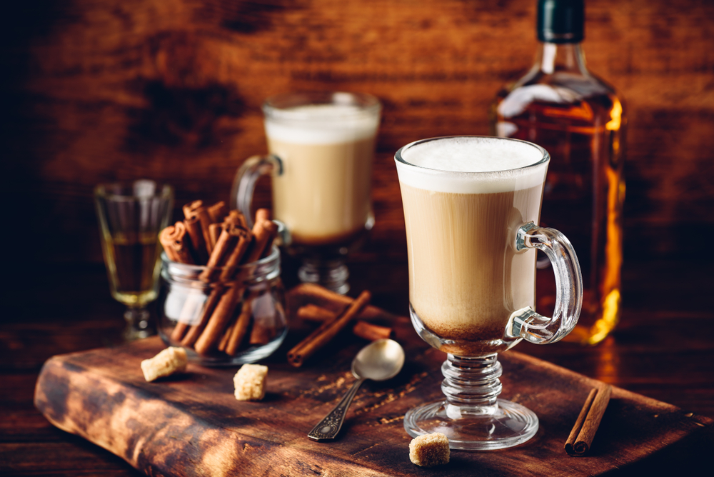 Чем ирландский отличается от обычного кофе и как он согреет осенью? Фото © Shutterstock