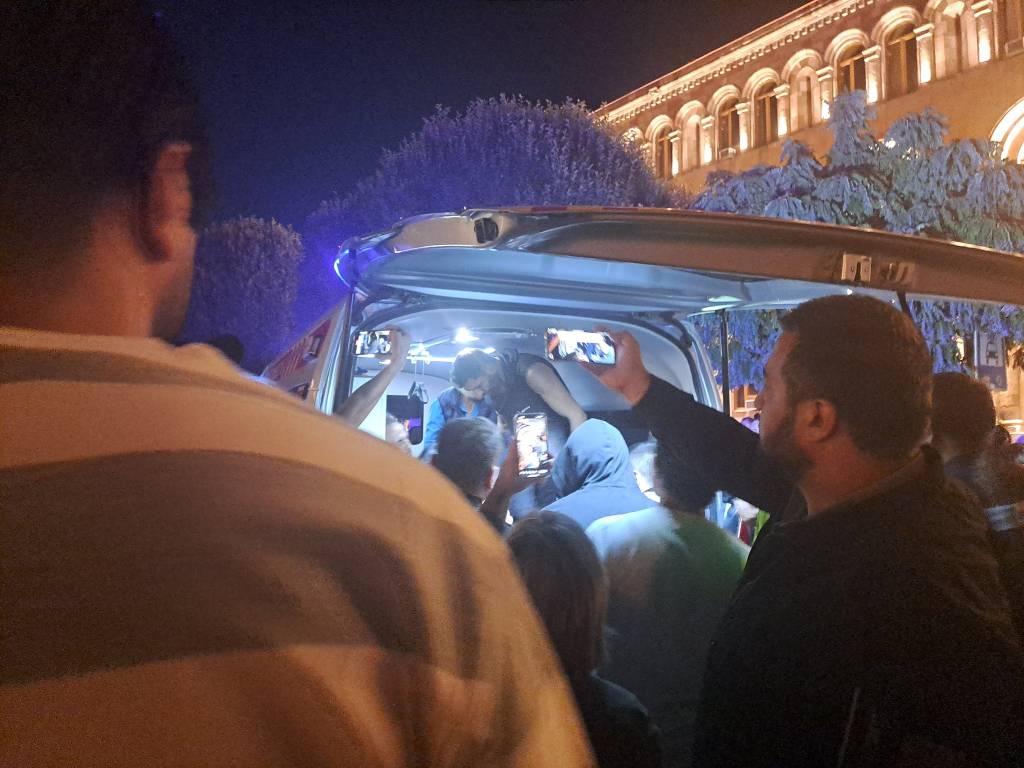 На акции протеста у здания Правительства Армении пострадало 34 человека