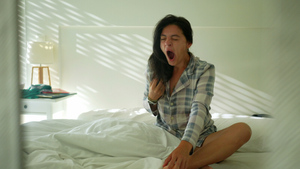 Кардиолог озвучил плохие новости для тех, кто часто зевает и любит спать на трёх подушках