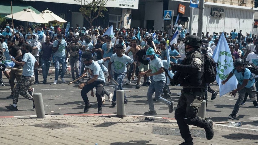 Вооружённые столкновения беженцев в Тель-Авиве. Фото © Twitter / IbnSufyan313