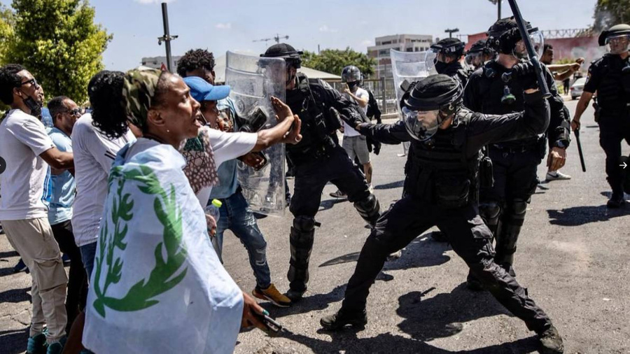 Вооружённые столкновения беженцев в Тель-Авиве. Обложка © Twitter / LebUpdates00