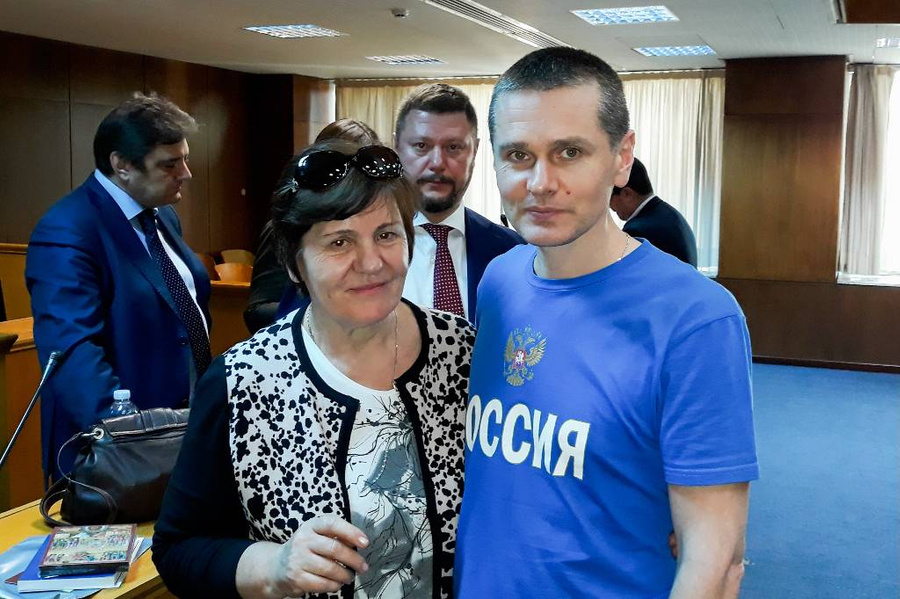 <p>Александр Винник и его мать Вера Винник. Обложка © ТАСС / Юрий Малинов</p>