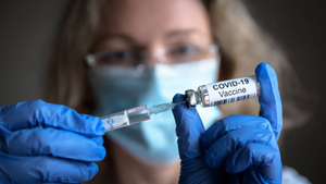 Эксперты раскрыли, кому стоит сделать прививку из-за нового штамма коронавируса