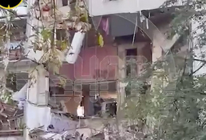 Из-под завалов дома после взрыва в Балашихе достали мать с ребёнком