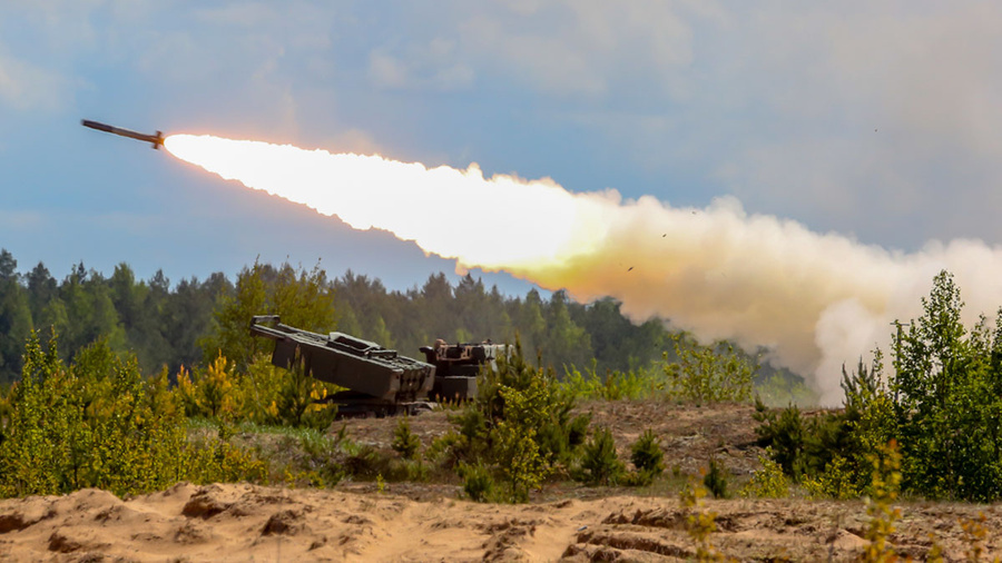 <p>Вашингтон решает вопрос поставки дальнобойных ракет ATACMS Украине. Обложка © Shutterstock</p>