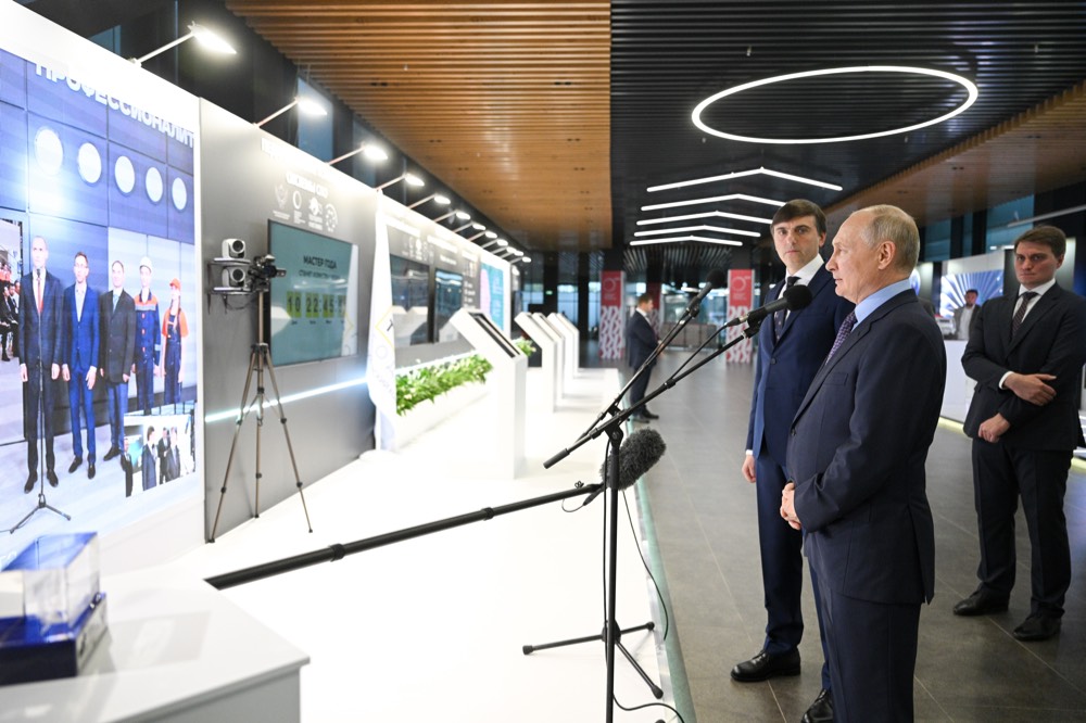 Путин по видеосвязи открыл технопарк профессионального образования в Калуге