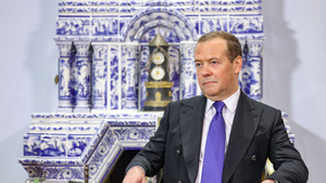 "Любимые противники России": Медведев высмеял грызню Киева и Варшавы "за корку чёрствого хлеба"