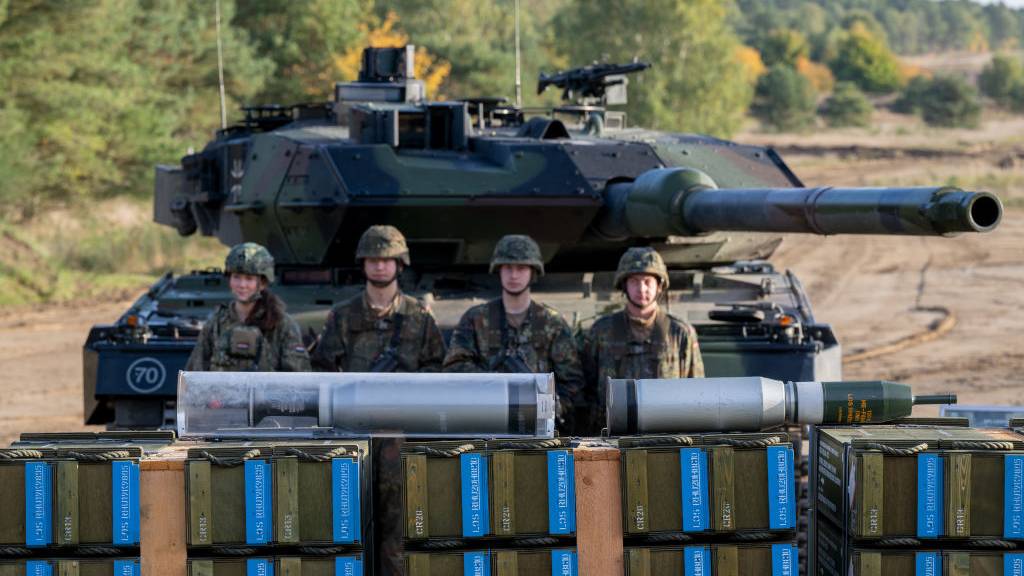 Канада пообещала Киеву $482 миллиона и танки Leopard 2