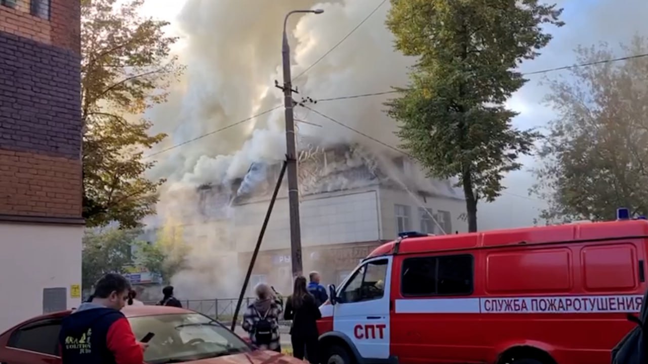 В подмосковном Щёлкове загорелось офисное здание на площади 1200 кв. м