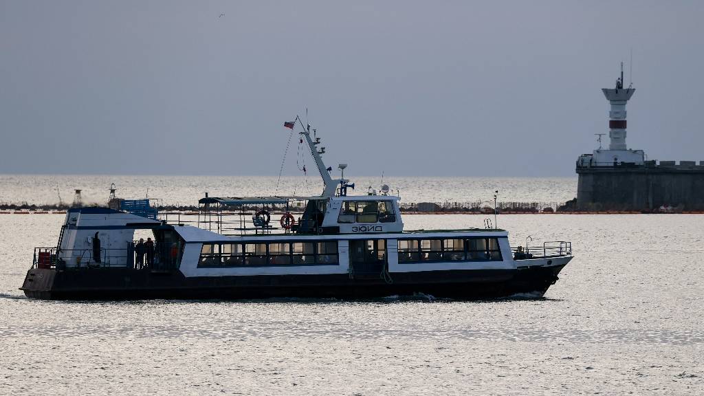 Через Севастопольскую бухту возобновили движение морского транспорта