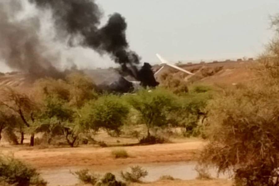 Самолёт разбился в Мали при заходе на посадку в аэропорту Гао. Обложка © Malijet