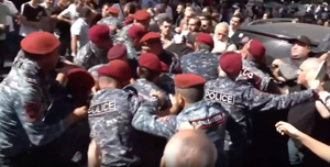Власти Армении сделали из сына экс-президента рэмбо, обвинив его в избиении 4 спецназовцев