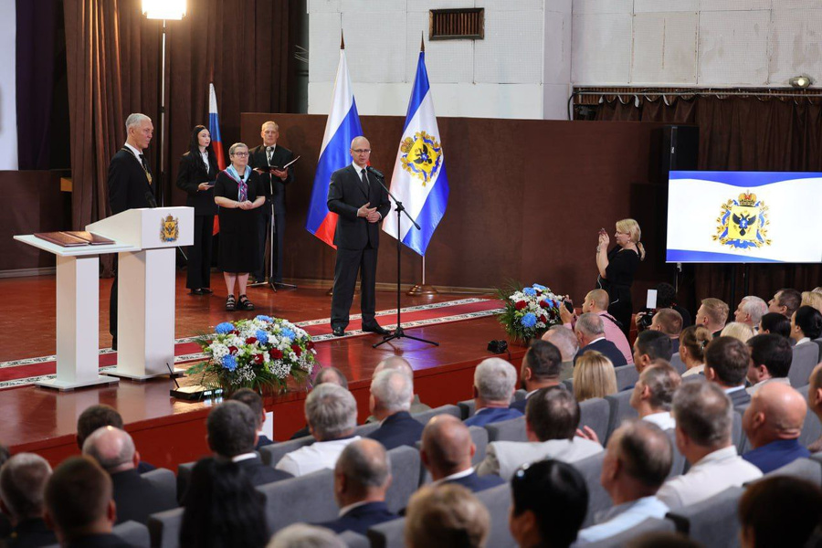 Кириенко на церемонии вступления Сальдо в должность губернатора Херсонской области. Обложка © Telegram / Владимир Сальдо