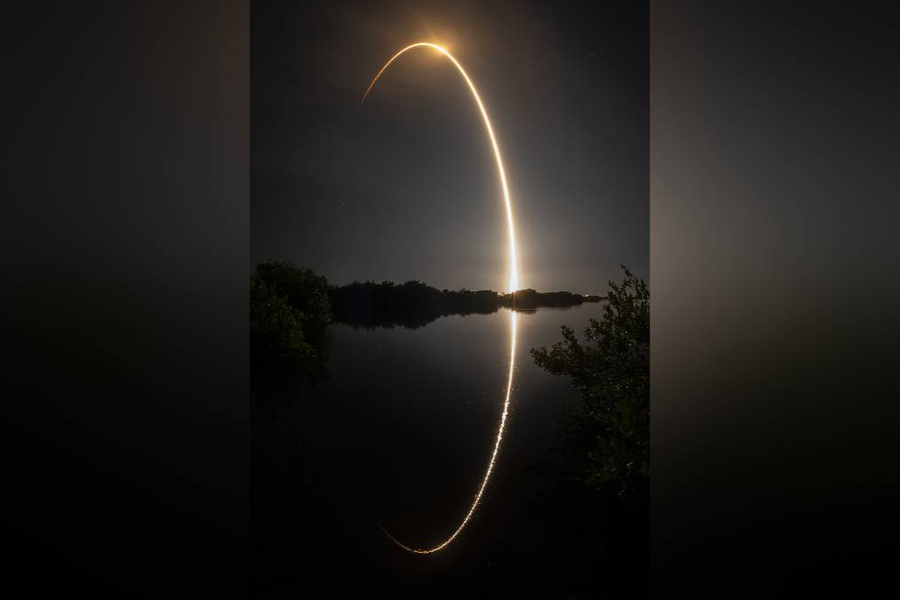 Запуск ракеты Falcon 9 с 22 спутниками Starlink. Фото © Twitter / SpaceX