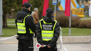 В Латвии объявили охоту на машины с наклейками "Я русский"