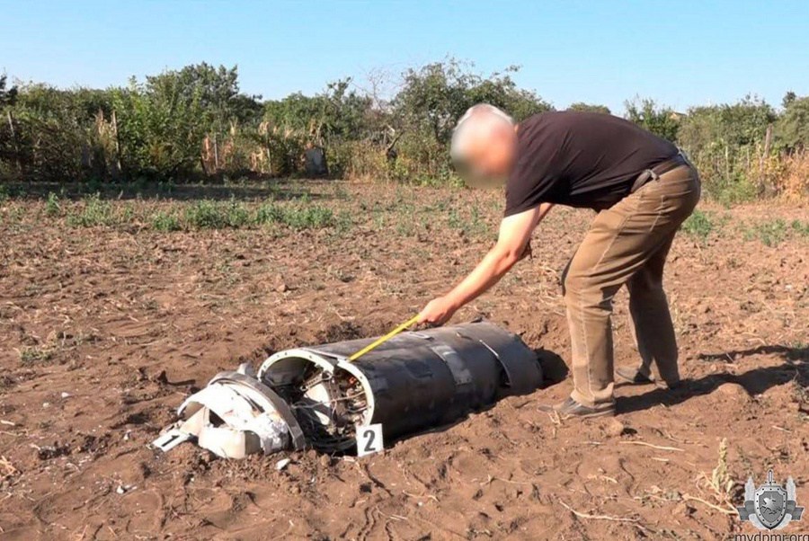Обломки упавшей в селе Кицканы ракеты опасности не представляют. Фото © МВД Приднестровья