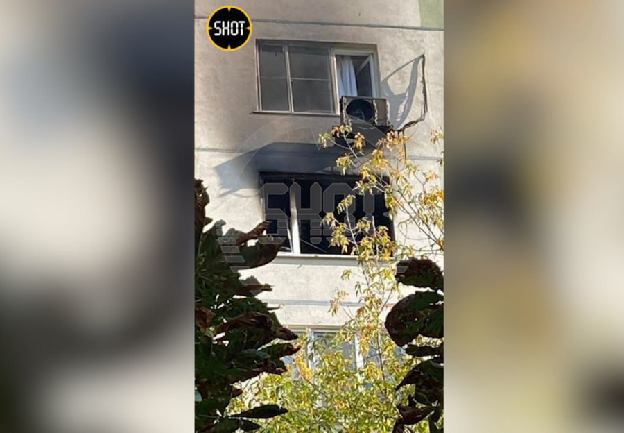 В московской квартире вспыхнул пожар из-за телефона на зарядке. Обложка © t.me / SHOT