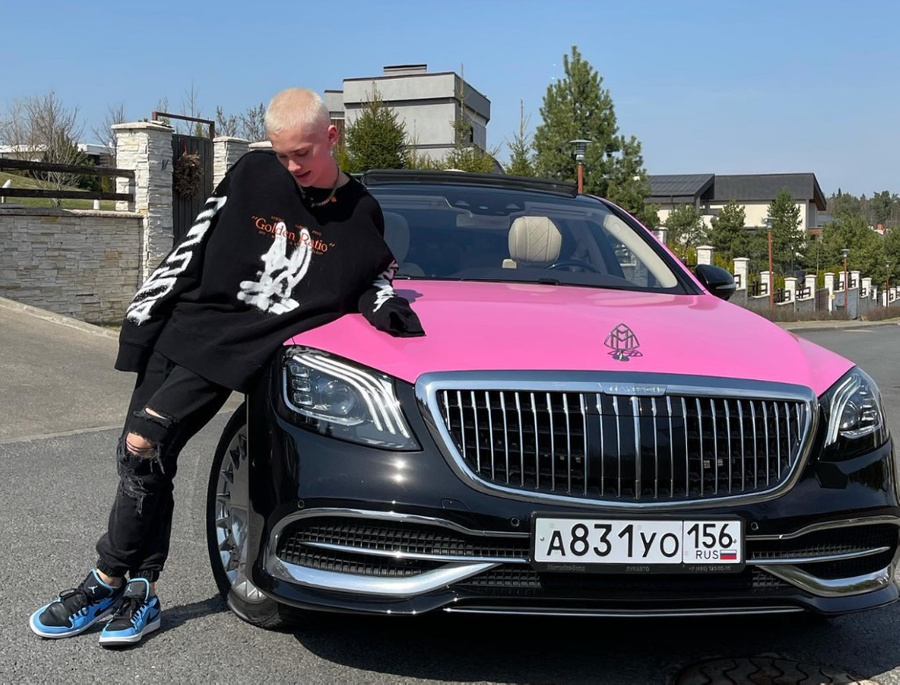 Свой розовый лимузин Милохин, по его же словам, продал за восемь миллионов рублей. На эти деньги он первое время жил за границей. Фото © Instagram (соцсеть запрещена в РФ, принадлежит корпорации Meta, которая признана в РФ экстремистской) / danya_milokhin
