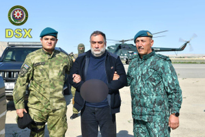 Азербайджанские пограничники показали фото задержанного экс-госминистра Карабаха 