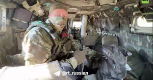 Российские военные в зоне СВО приютили боевого пса по кличке Чубака
