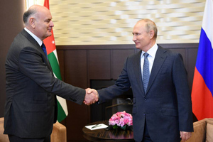 Путин поздравил президента Абхазии Аслана Бжанию с Днём независимости республики
