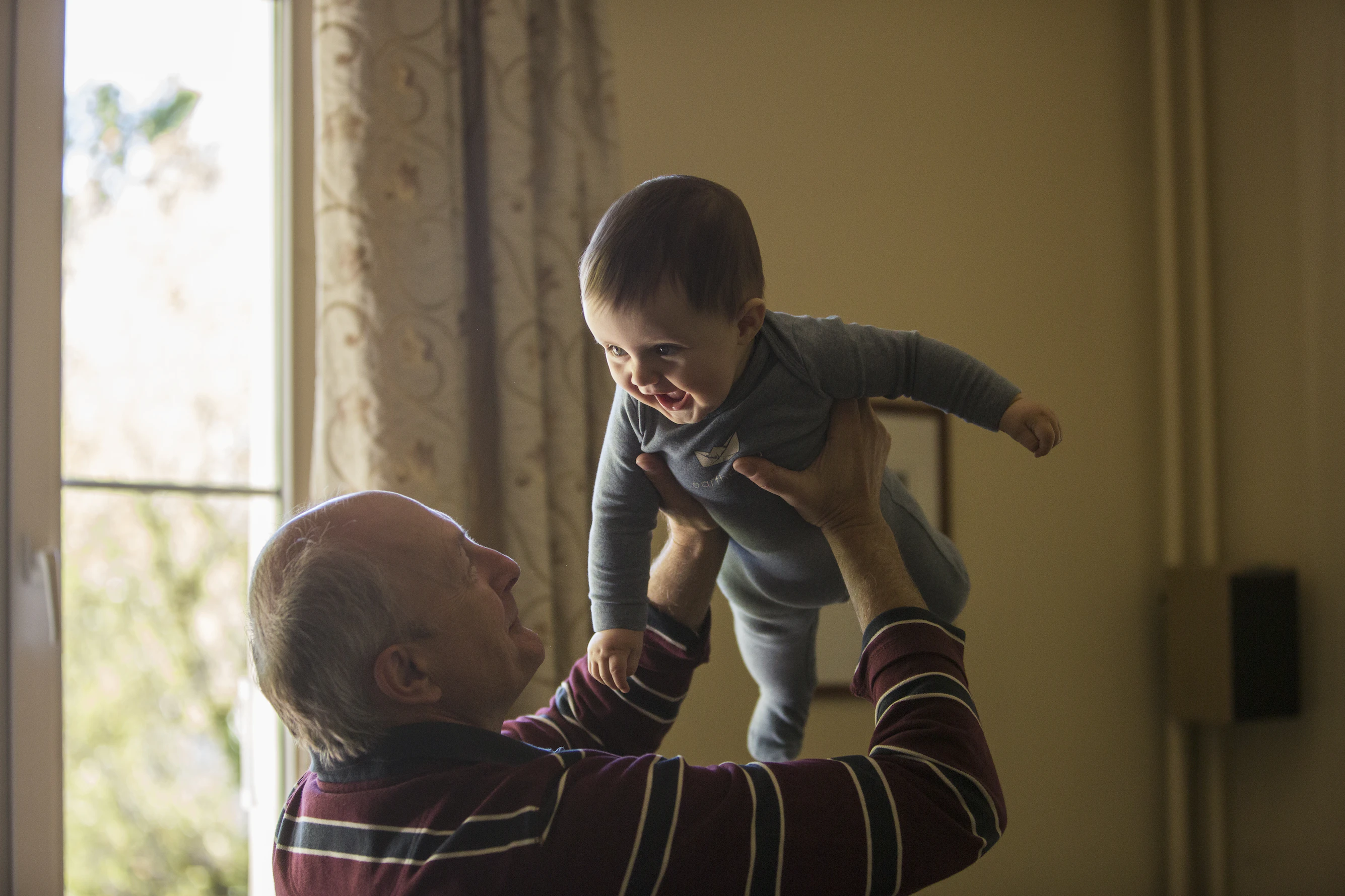 Воспитывать внуков и быть примером: Опрос показал, кем видят себя россияне старшего возраста
