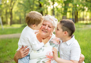 Психолог раскрыла бабушкам и дедушкам секрет идеальных отношений с внуками
