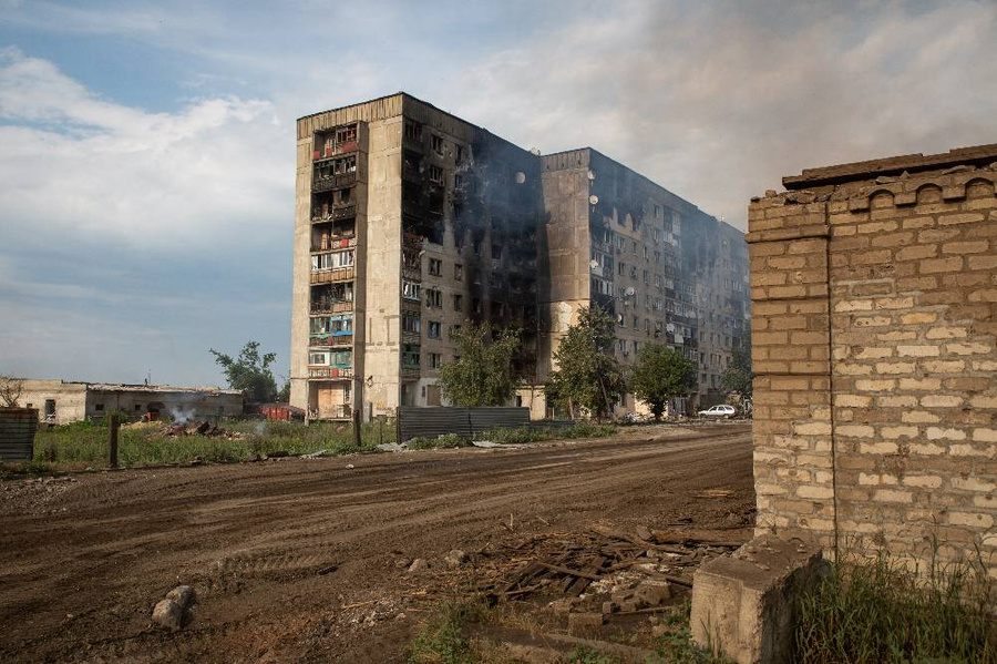 Разрушенный дом в городе Попасная (ЛНР). Обложка © ТАСС / Александр Река