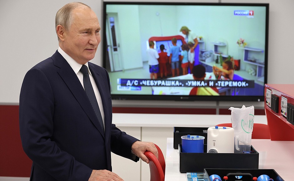 Путин: Порядка 70% средств, выделяемых на ремонт школ, направляются в сёла