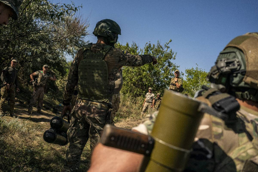 Солдаты ВСУ во время тренировки. Фото © Getty Images / Anadolu Agency / Jose Colon