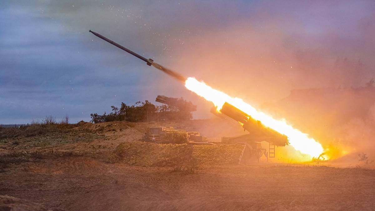 Российские артиллеристы накрыли склады ВСУ с ракетами С-200 под Славянском