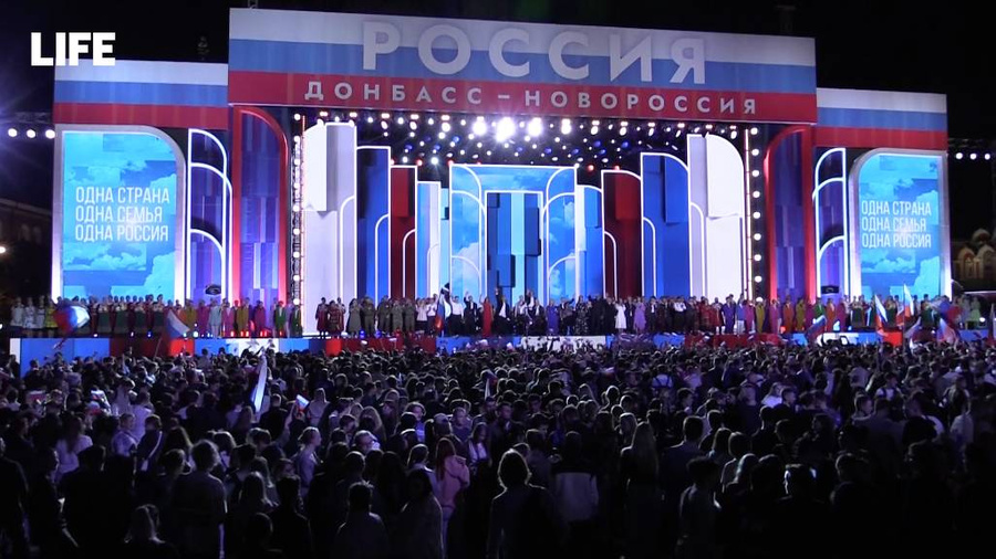 Концерт "Россия – Донбасс – Новороссия" на Красной площади. Обложка © LIFE